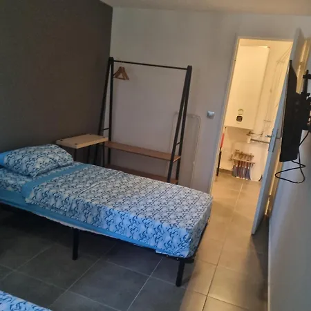 Couette-café Privative Rénové 2024, Climatisation, Tramway Sur Place , 12 Min Centre, 16 Min Plage, Aperçu Latéral Mer, 2 Wc Avec 2 Salle De Bain, Private Renovated 2024, Air-conditioned , Tram On Spot, 2 Toilets&2 Bathrooms *