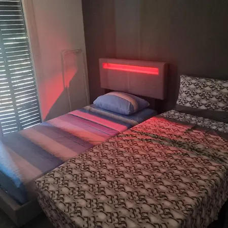 Privative Rénové 2024, Climatisation, Tramway Sur Place , 12 Min Centre, 16 Min Plage, Aperçu Latéral Mer, 2 Wc Avec 2 Salle De Bain, Private Renovated 2024, Air-conditioned , Tram On Spot, 2 Toilets&2 Bathrooms Couette-café *