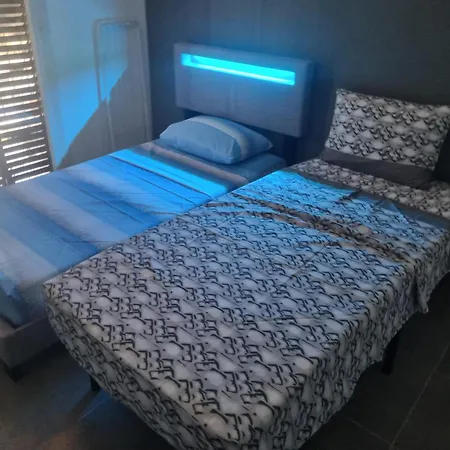 Couette-café Privative Rénové 2024, Climatisation, Tramway Sur Place , 12 Min Centre, 16 Min Plage, Aperçu Latéral Mer, 2 Wc Avec 2 Salle De Bain, Private Renovated 2024, Air-conditioned , Tram On Spot, 2 Toilets&2 Bathrooms