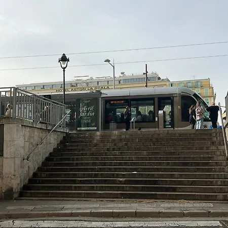 Studette En Plein Cœur Du Vieux