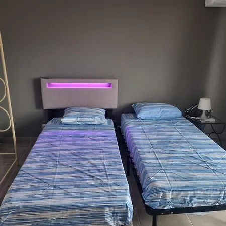 F3 ,appartement Climatise Neuf, Magnifique Vue Sur Et Aeroport, Proche Tram Et Gare Sncf 1 Min,aeroport 3 Minutes, 3 Rooms, New Ac Apartment, Magnificent Sea And Airport Views, Close To Tram And Sncf Train Station 1 Min, Airport 3 Min Apartment