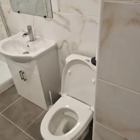 F3 ,appartement Climatise Neuf, Magnifique Vue Sur Et Aeroport, Proche Tram Et Gare Sncf 1 Min,aeroport 3 Minutes, 3 Rooms, New Ac Apartment, Magnificent Sea And Airport Views, Close To Tram And Sncf Train Station 1 Min, Airport 3 Min Nice