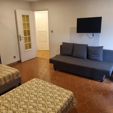 F3 ,appartement Climatise Neuf, Magnifique Vue Sur Et Aeroport, Proche Tram Et Gare Sncf 1 Min,aeroport 3 Minutes, 3 Rooms, New Ac Apartment, Magnificent Sea And Airport Views, Close To Tram And Sncf Train Station 1 Min, Airport 3 Min * Nice