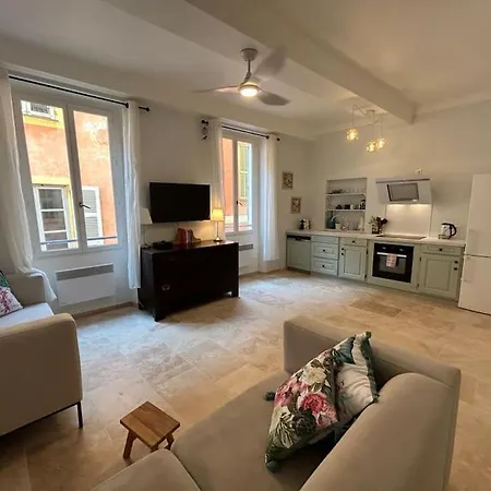 Rossetti Rosa Vieux 2 Bed Appartement *