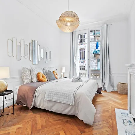 Renting - Joffre - Luxurious Haussmannian 180m2 4 Bedrooms Apartment *