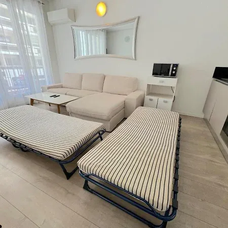 Magnifique 2p, 600m De La Plage, Balcon Et Clim Apartment Nice