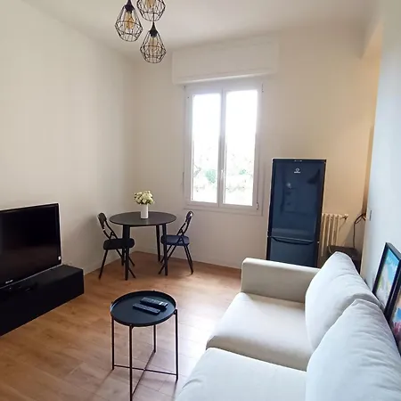 Apartment Family T2 Of 32 M2 In *