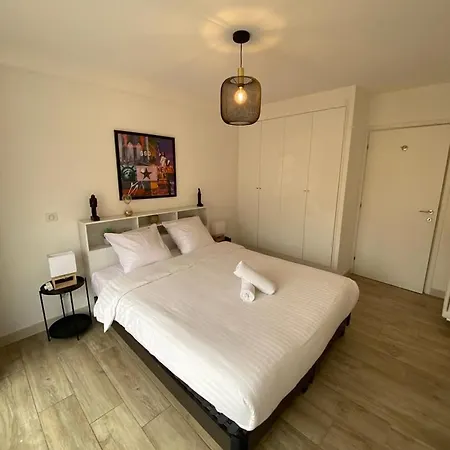 Magnifique T3, Spacieux, Lumineux Et Traversant Appartement *