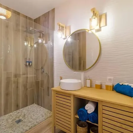 Apartment Charming In Heart Of
