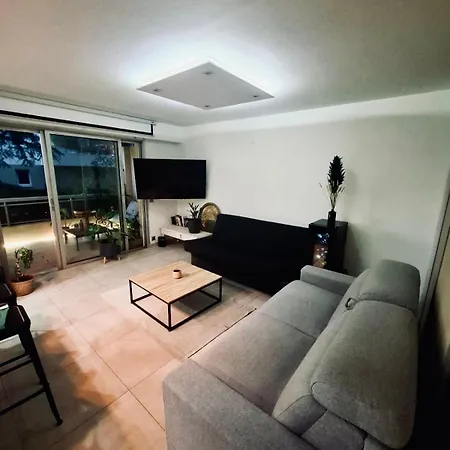 Charmant 2 Pieces Avec Piscine Apartment *