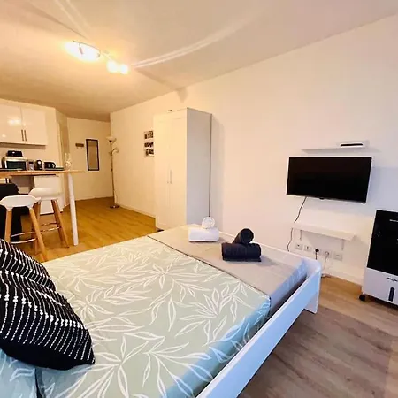 Seabnb - & Serenity - 5min Walk To Train&tram *