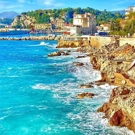 Promenade Des *
