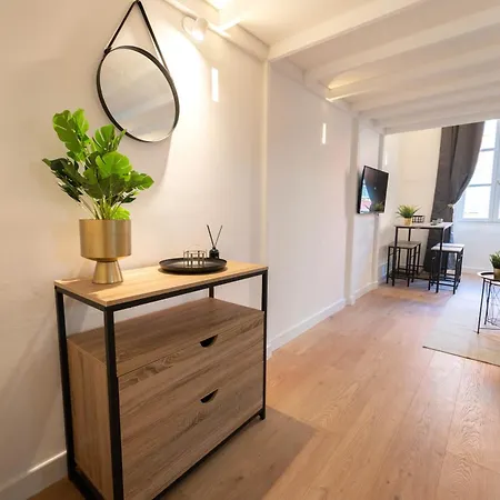 Joli Duplex Donnant Sur La Place Massena