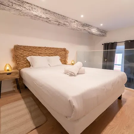 Joli Duplex Donnant Sur La Place Massena