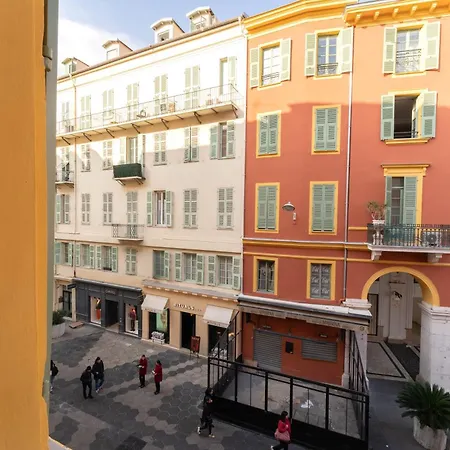 Joli Duplex Donnant Sur La Place Massena *