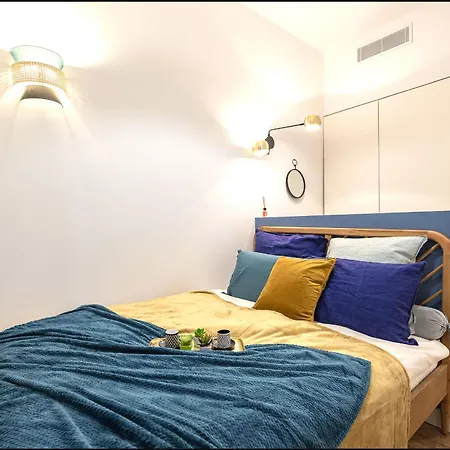 Renting - Collet - Chic & Cosy In Heart Of Old Ac Wi-fi Apartment *