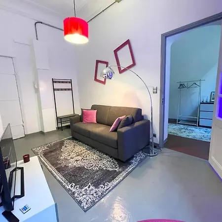 Apartment Cosy Appartement, Moderne, Fuchsia, Industriel