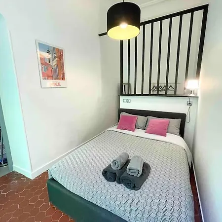 Apartment Cosy Appartement, Moderne, Fuchsia, Industriel *