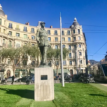 Proche De Libération Avec Balcon Ensoleillé Nice