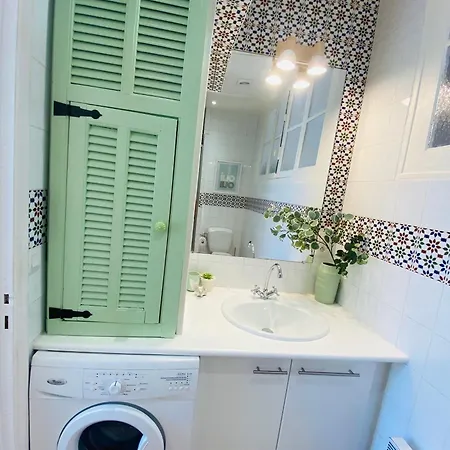 Apartment 16m2 Terrace, Stylish 1 Bed Apt Musiciens Quartier