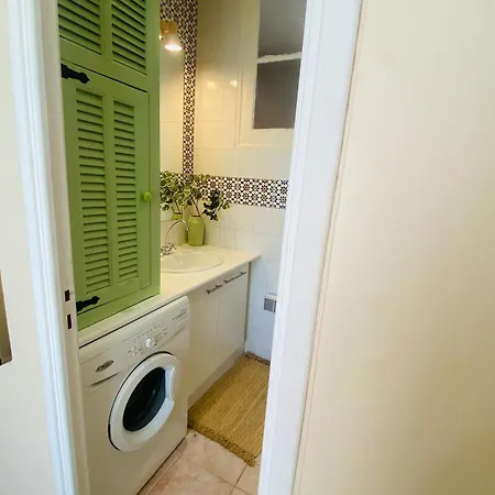 Apartment 16m2 Terrace, Stylish 1 Bed Apt Musiciens Quartier