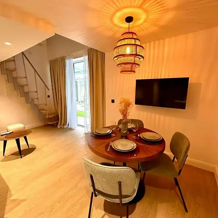 Angleterre 5 - Centre - 2 Pieces Mezzanine
