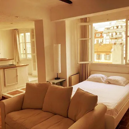 Loft Le France, Golden Square