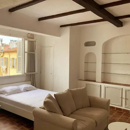 Loft Le France, Golden Square