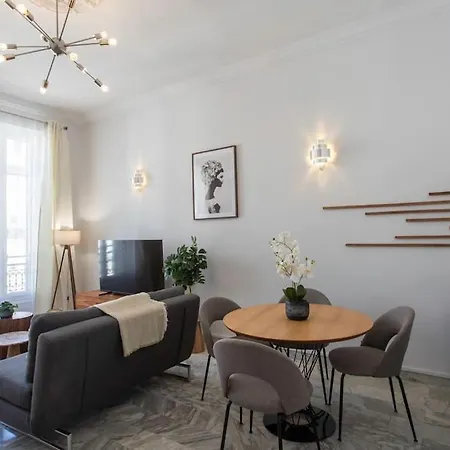 #57 Staywiz Us - Notre Dame Balcony & Ac Apartment *