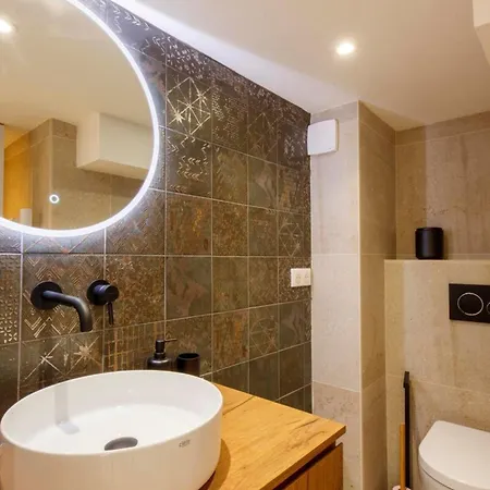 06a2 - Heart Of Old Beautiful Renovated * Nice