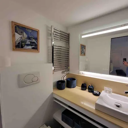 06a4 - Situation Exceptionnelle Au Port De Appartement