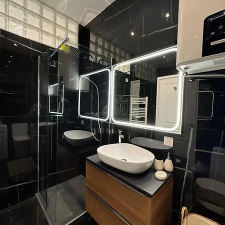 Stylish Modern Near Train Station * Nice