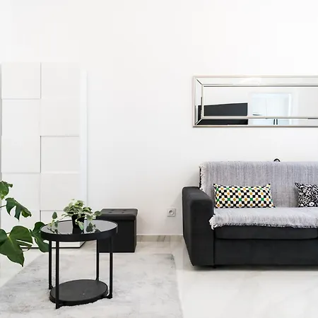 Stylish Modern Near Train Station