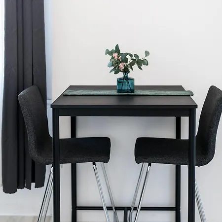 Stylish Modern Near Train Station Appartement