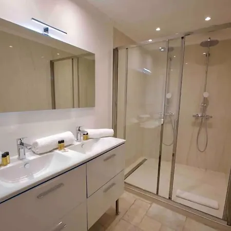 Piscine Jacuzzi Privée Chauffée, Terrasse Et Garage à *