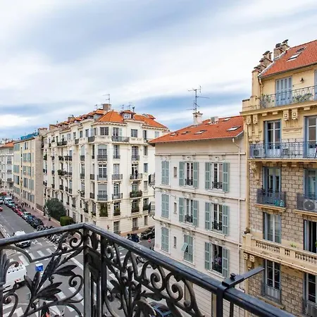 #61 Staywizus - 1 Bdr Rossini Balcony Ac Apartment