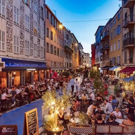 Apartment A 4 Minutes De La Dans Le Quartier