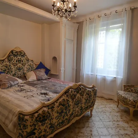 Apartment Ancienne Annonce Parc Louisa - D'epoque Avec Jardin Et Parking 4 Personnes