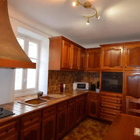 Apartment Ancienne Annonce Parc Louisa - D'epoque Avec Jardin Et Parking 4 Personnes