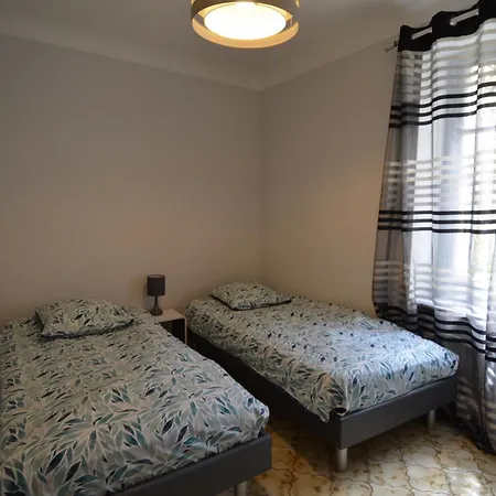 Ancienne Annonce Parc Louisa - D'epoque Avec Jardin Et Parking 4 Personnes Apartment *