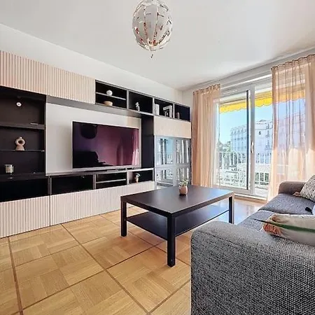 Magnifique Dernier Etage A 300m De La Promenade!