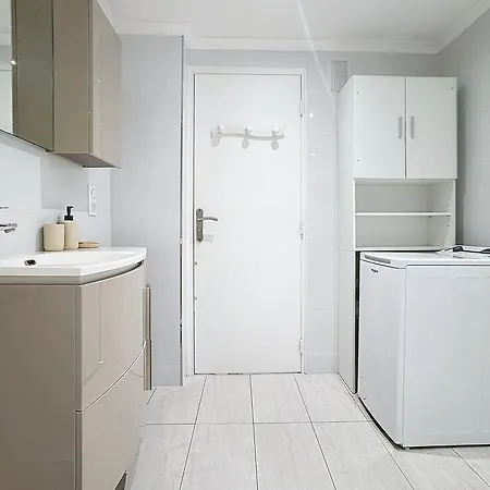 Magnifique Dernier Etage A 300m De La Promenade!