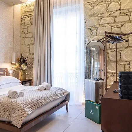 Naomi Hotel 3*