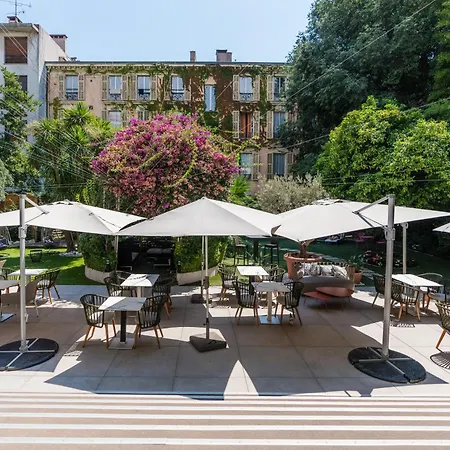 Victoria Hotel 4*