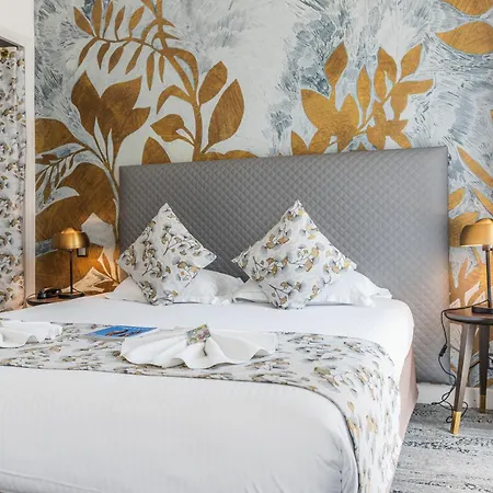 Victoria Hotel 4*