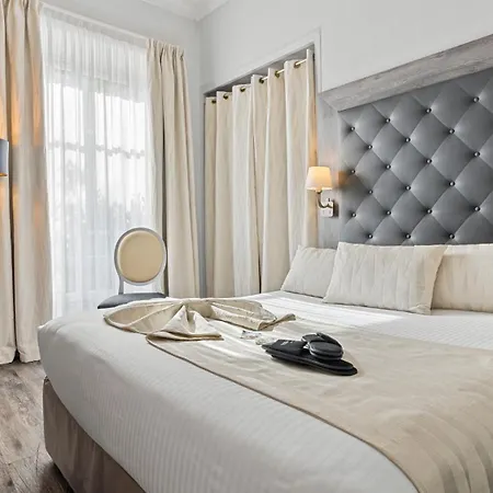 Victoria Hotel 4*