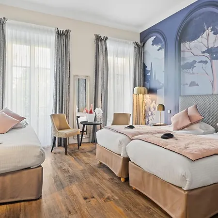 Victoria Hotel 4*