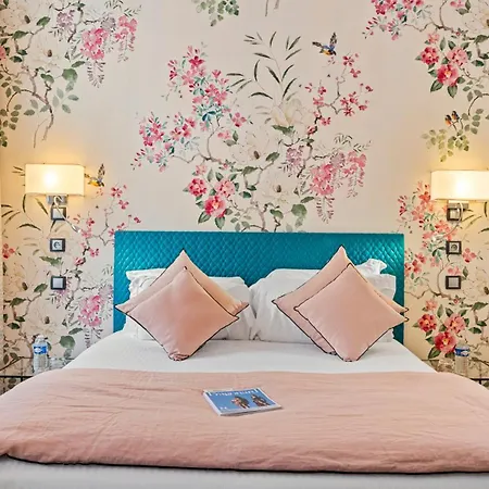 Victoria Hotel 4*