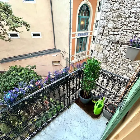 Apartment Lovely & Sunny Loft Heart Of With A/c!