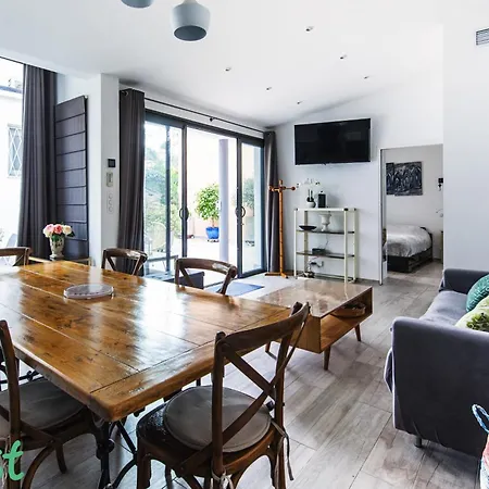 Cocooon Apartment *